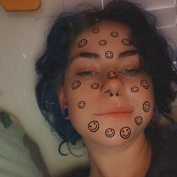 Meet your Posher, Issy - Picture 1 of 1